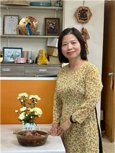 Chị Phạm Thị Cúc, thính giả lâu năm của đài Rti, người luôn luôn không ngừng nỗ lực học tập vươn lên (Ảnh: Hải Ly)