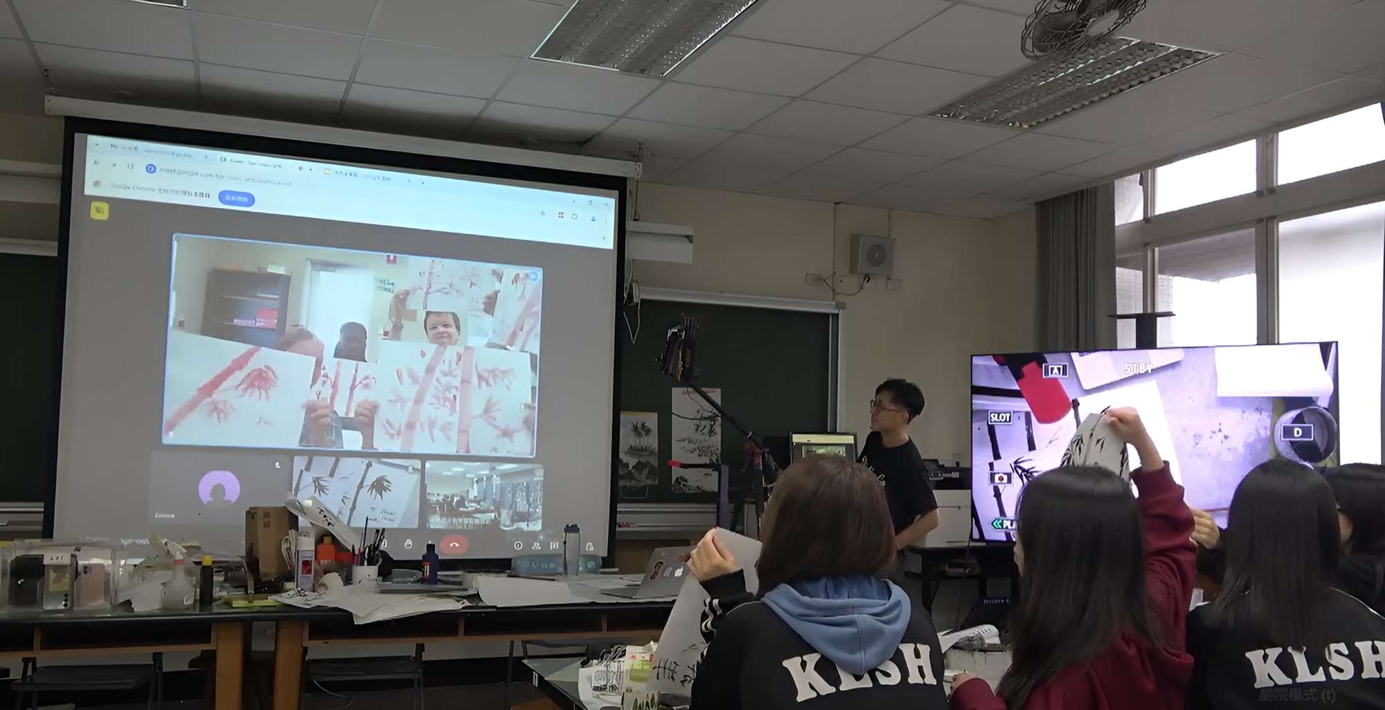 Bộ Giáo dục thúc đẩy “Chương trình giảng dạy trực tuyến hợp tác liên trường giữa các trường THPT và Trường học nước ngoài”. (Ảnh: Bộ Giáo dục)