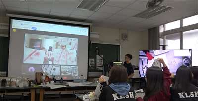 Bộ Giáo dục thúc đẩy “Chương trình giảng dạy trực tuyến hợp tác liên trường giữa các trường THPT và Trường học nước ngoài”. (Ảnh: Bộ Giáo dục)