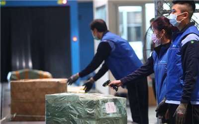 Bộ trưởng Nông nghiệp Trần Tuấn Quý: Các bưu kiện chứa thịt lợn vi phạm quy định gửi đến Đài Loan sẽ bị phạt nặng. (Ảnh CNA)