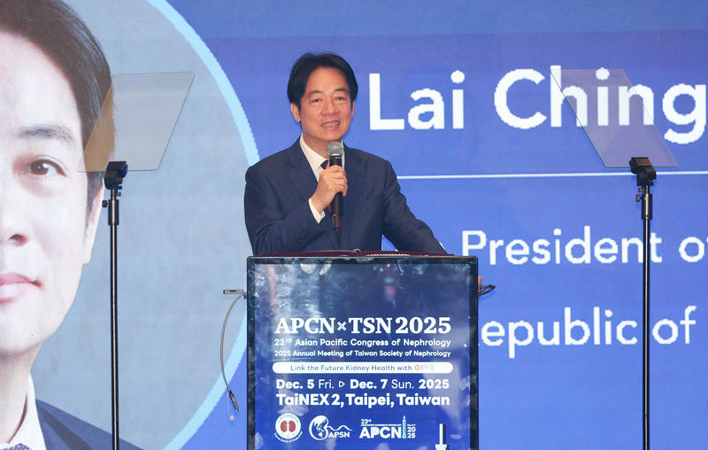 Tại Hội nghị Thận học Châu Á – Thái Bình Dương (Asian Pacific Congress of Nephrology), Tổng thống Lại Thanh Đức công bố Sách Trắng về Thẩm phân tại nhà của Đài Loan, đặt mục tiêu tỷ lệ chạy thận tại nhà đạt 18% vào năm 2035. (Ảnh CNA)
