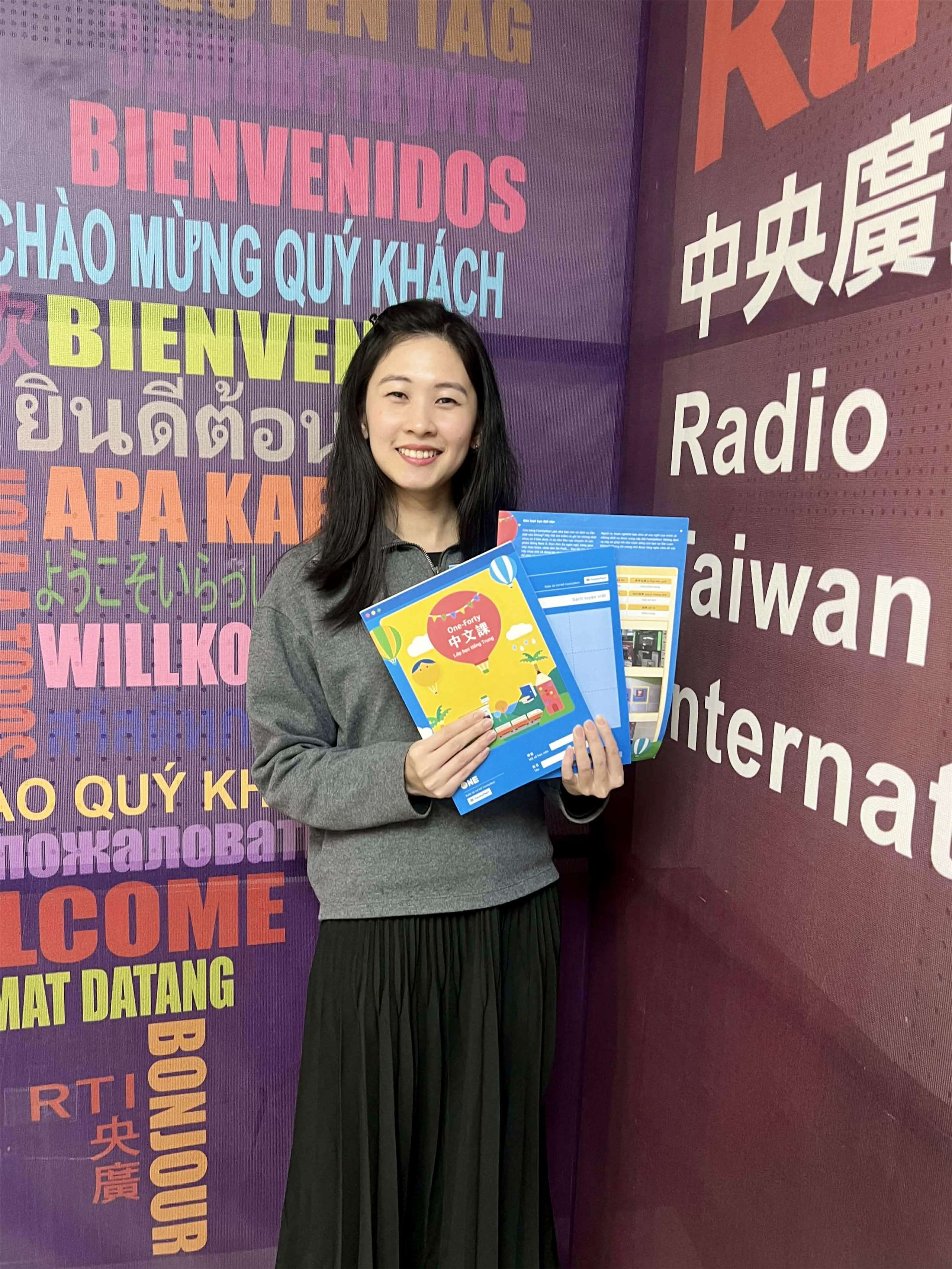 Bạn Lê Trang Thanh - Giáo viên lớp tiếng Hoa và chuyên viên tiếng Việt tại tổ chức One-Forty. (Ảnh: Rti)