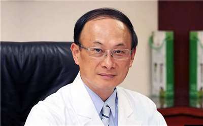 Tại Lễ trao Giải Cống hiến Y tế lần thứ 35 diễn ra vào cuối năm 2025, ông Lâm Phương Úc, vị danh y kiệt xuất từng giữ vị trí Giám đốc cho ba trung tâm y học: Bệnh viện Đại học Đài Loan, Bệnh viện Đa khoa Cựu chiến binh Đài Bắc và Bệnh viện Á Đông đã được vinh danh và trao tặng giải thưởng cống hiến cao quý này. (Ảnh tư liệu: Trang chủ Bệnh viện Taipei Veterans General Hospital)