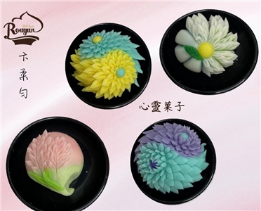 Các tác phẩm bánh Wagashi do chị Biện Kim Ngọc làm ra vừa tinh xảo đẹp mắt cũng vừa chú trọng đến độ ngọt vừa phải để phù hợp với sức khỏe (Ảnh: FB Biện Kim Ngọc)