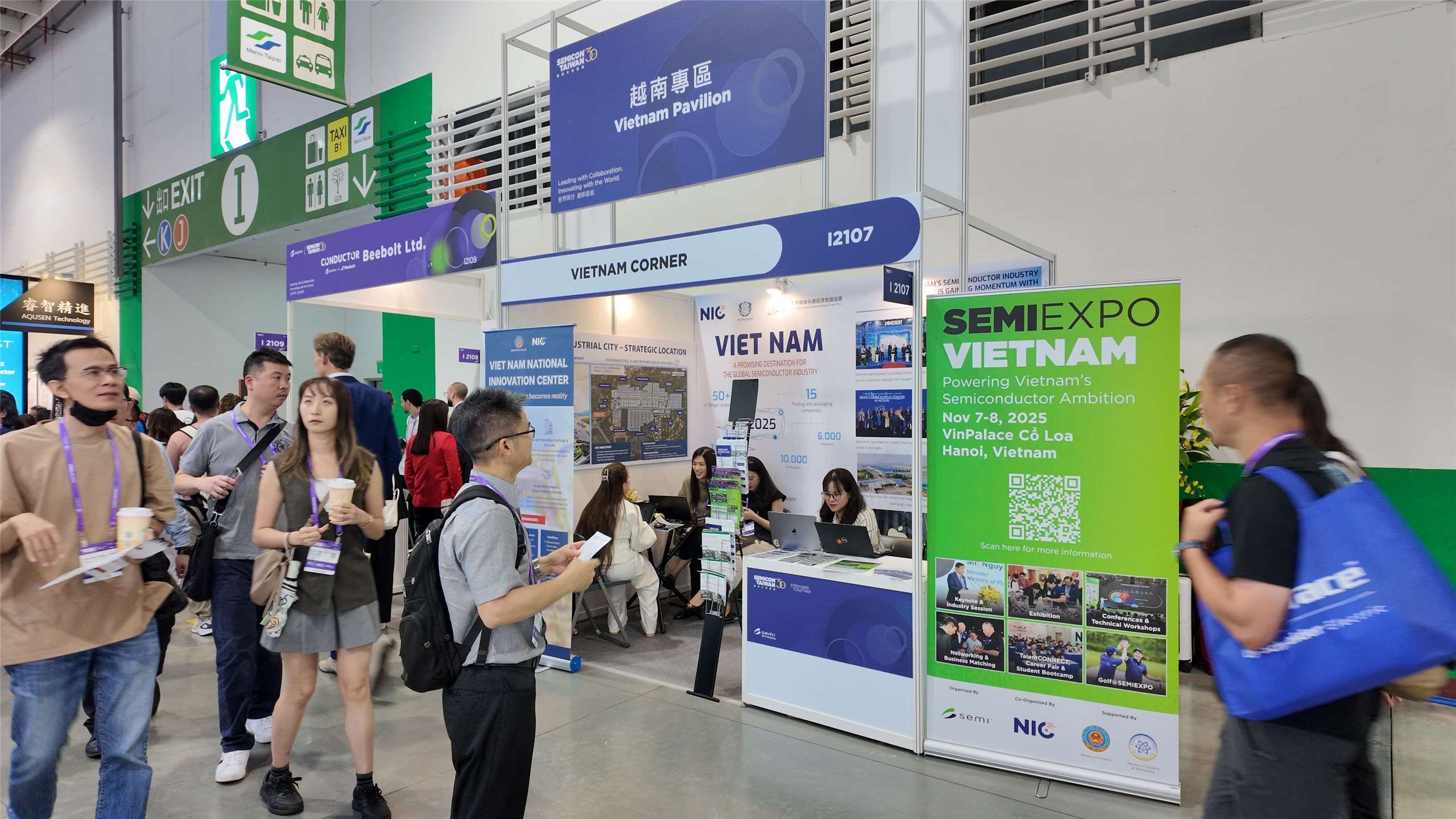 Gian hàng Việt Nam tại Triển lãm Bán dẫn Quốc tế Đài Loan 2025 (ảnh: TT) Gian hàng Việt Nam tại Triển lãm Bán dẫn Quốc tế Đài Loan 2025 (ảnh: TT)