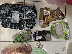 Một băng nhóm buôn bán ma túy đã gửi một gói bưu phẩm bên trong là bánh quy chứa cần sa từ Malaysia đến Đài Loan. (Ảnh: CNA)