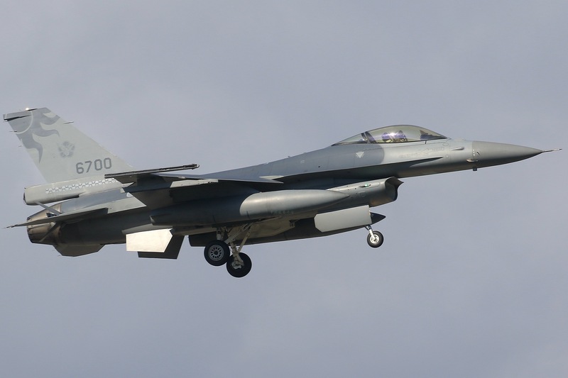 Về việc tiêm kích F-16V gặp sự cố có phải do lỗi hệ thống MMC? Bộ trưởng Quốc phòng cho biết, phần mềm sau khi nâng cấp đã ổn định. (Ảnh: CNA)