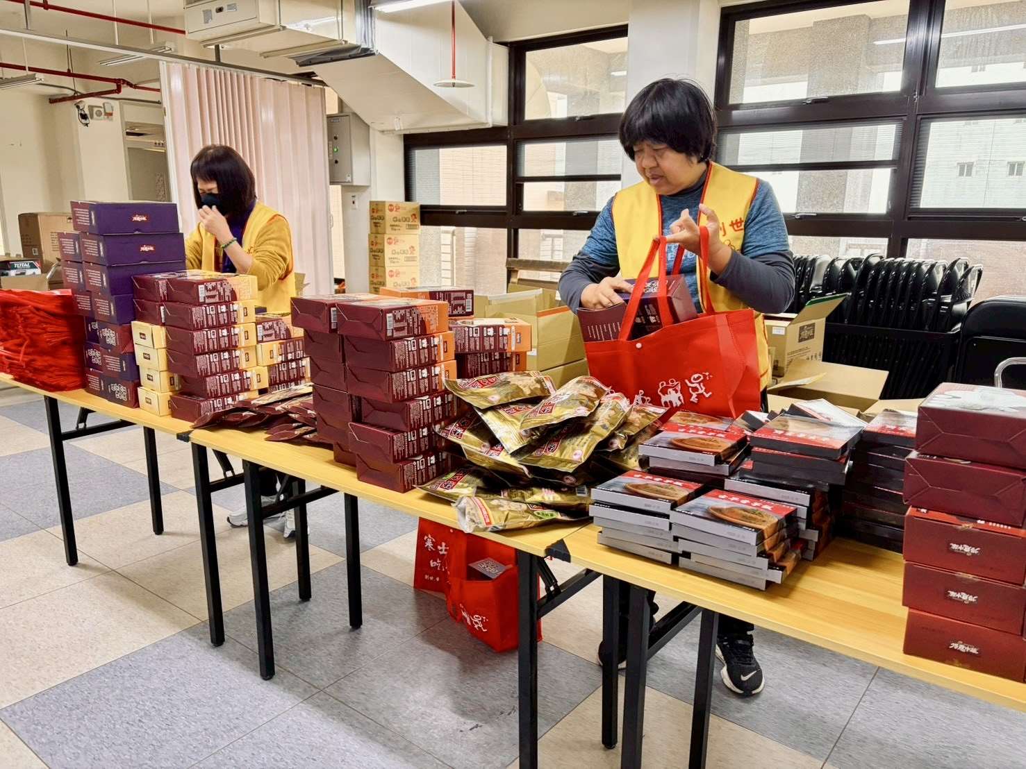 Không khí lạnh tràn về, tình người như đóng băng. Chương trình “Bữa ăn cho người nghèo – Trao quà tận nhà” chỉ còn 3 tuần, kinh phí vẫn thiếu 30%. (Ảnh: Chính quyền huyện Đài Đông cung cấp)