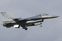 Về việc tiêm kích F-16V gặp sự cố có phải do lỗi hệ thống MMC? Bộ trưởng Quốc phòng cho biết, phần mềm sau khi nâng cấp đã ổn định. (Ảnh: CNA)