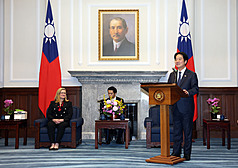 Tiếp thị trưởng Phoenix, Tổng thống hi vọng Đài Loan và Mỹ có thể sớm ký kết thỏa thuận tránh đánh thuế hai lần. (Ảnh: CNA)
