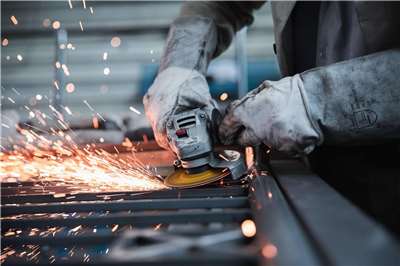 Mức lương của lao động di trú ngành sản xuất chế tạo và khán hộ công gia đình đều tăng trong tháng 6 năm 2025. (Ảnh minh họa: Pixabay)