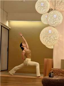 Trong quá trình tìm kiếm phương pháp cải thiện vấn đề sức khỏe, Amy đã tình cờ phát hiện ra niềm đam mê với Yoga (Ảnh: Nhân vật cung cấp)