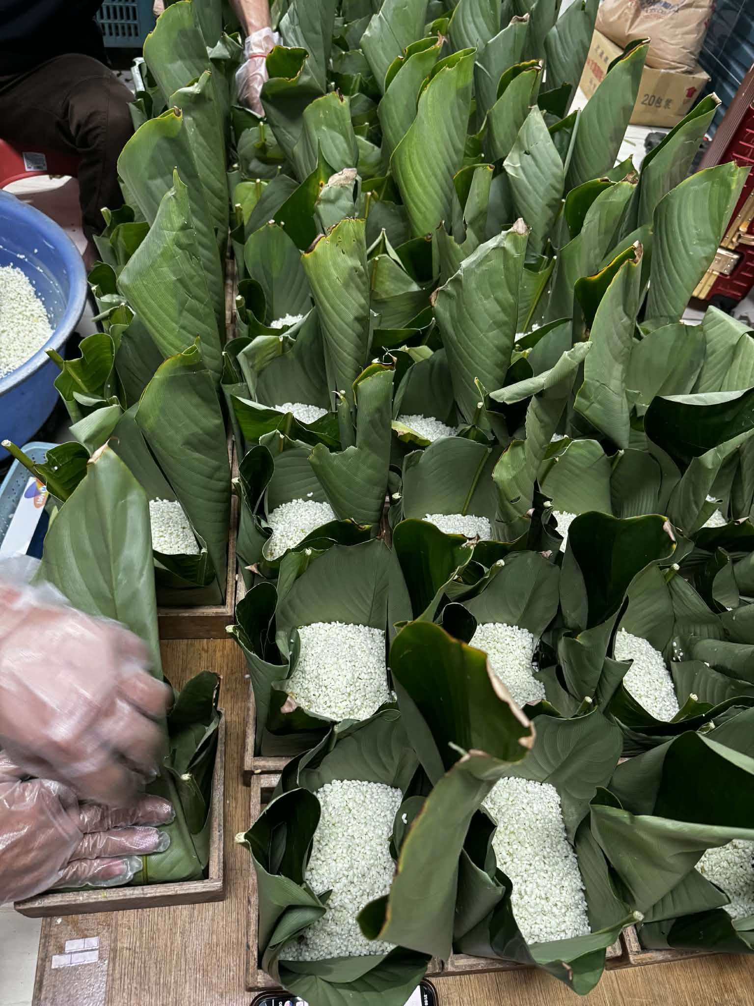 Chị Nguyễn Thị Huệ chuyên chế biến kinh doanh một số loại thực phẩm yêu thích của người Việt Nam đặc biệt là bánh chưng, để phục vụ cho đồng hương người Việt tại Đài Loan (Ảnh: Nhân vật cung cấp)