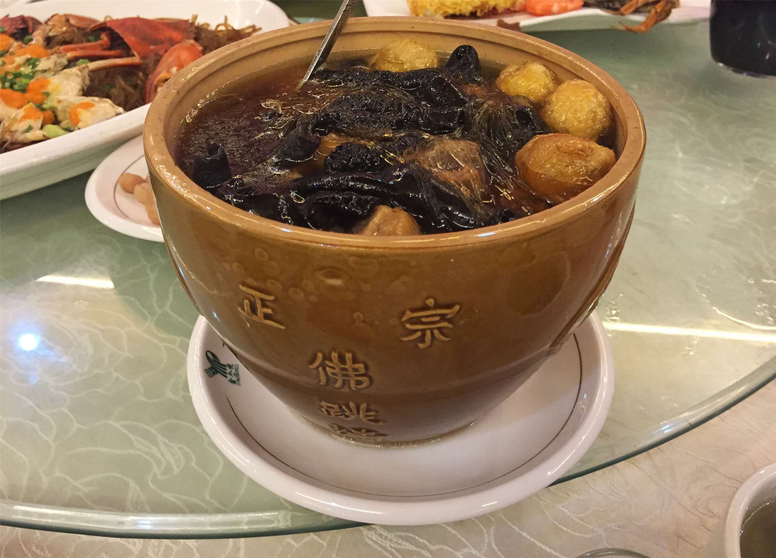 "Phật nhảy tường" - món kinh điển trong bữa cơm tất niên của người Đài Loan (Ảnh: Wikimedia)