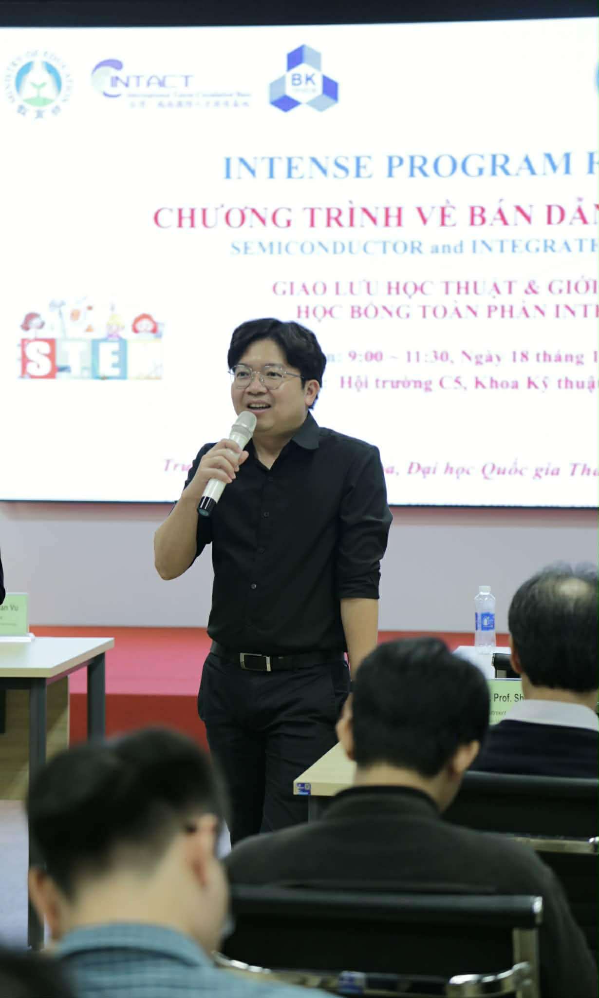 Thầy Võ Đức Thắng hiện đang công tác tại trường Đại học Khoa học kỹ thuật Quốc gia Đài Loan, đồng thời là đồng chủ nhiệm của trường trưởng ban tuyển sinh học bổng Intense. 