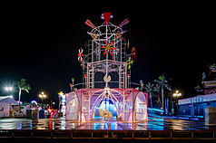 Tranh cãi xung quanh thiết kế đèn lồng của Hoa Liên với yếu tố văn hóa địa phương (ảnh: CNA)
