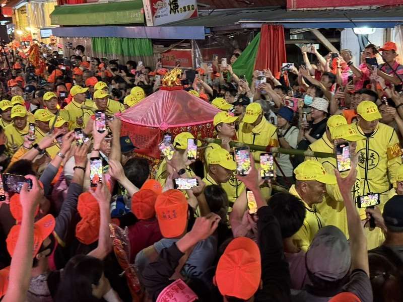 Cuộc hành hương của Bà Thiên hậu Thánh mẫu Bạch Sa Đồn là hoạt động tín ngưỡng thường niên có quy mô lớn thu hút đông đảo người dân tham gia. (Ảnh tư liệu: CNA)