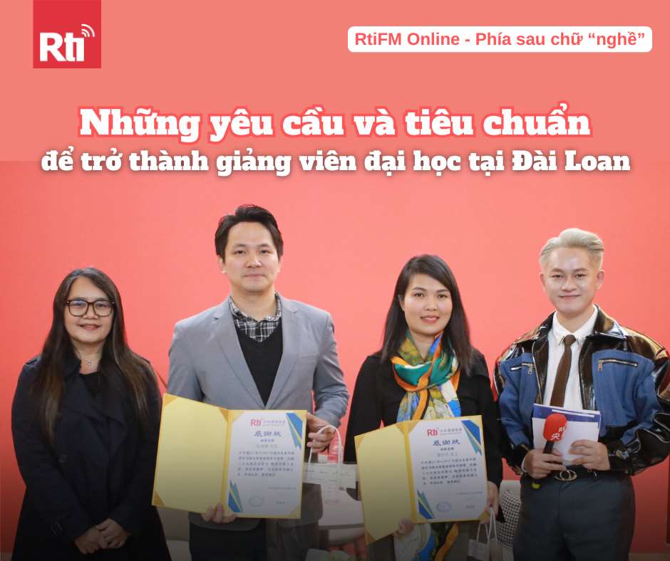 TS Đỗ Hải Dũng (thứ 2 từ trái qua), PGS.TS Lê Thị Nhâm (thứ 2 từ phải qua) chụp ảnh lưu niệm cùng MC Lệ Phương - Trưởng Ban Việt Ngữ (ngoài cùng bên trái) và MC Đức Mạnh (ngoài cùng bên phải) tại “Tọa đàm hướng nghiệp số 4”. (Ảnh: Ban Việt Ngữ - Rti)