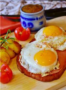 Trong vài năm gần đây, có luận điểm mới cho rằng trứng không phải là thủ phạm chính làm tăng Cholesterol (Ảnh: Pixabay)