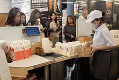 Tiền lương đạt mức tăng mạnh nhất trong nhiều năm, song rủi ro lạm phát từ xung đột Trung Đông có thể làm suy giảm thu nhập thực tế.