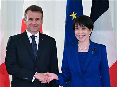 Thủ tướng Nhật Bản Takaichi Sanae (bên phải) đã có buổi hội đàm với Tổng thống Pháp Emmanuel Macron tại Tokyo vào ngày 1/4. (Ảnh: Reuters)