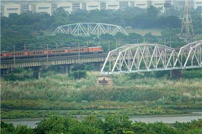 Cầu sắt Cao Bình - Cây cầu sắt dành riêng cho xe lửa giúp kết nối Cao Hùng và Bình Đông. (Ảnh: Wikipedia)