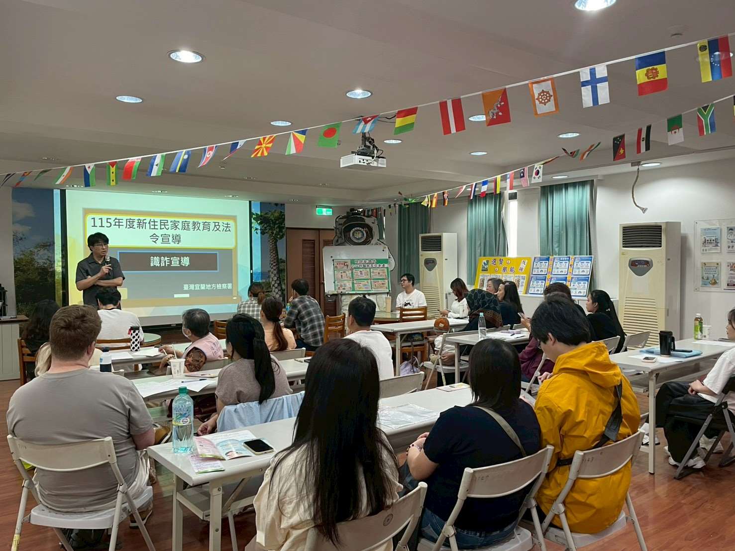Nghi Lan tăng cường tuyên truyền chống lừa đảo cho cư dân mới. (Ảnh: Trạm Dịch vụ huyện Nghi Lan cung cấp)