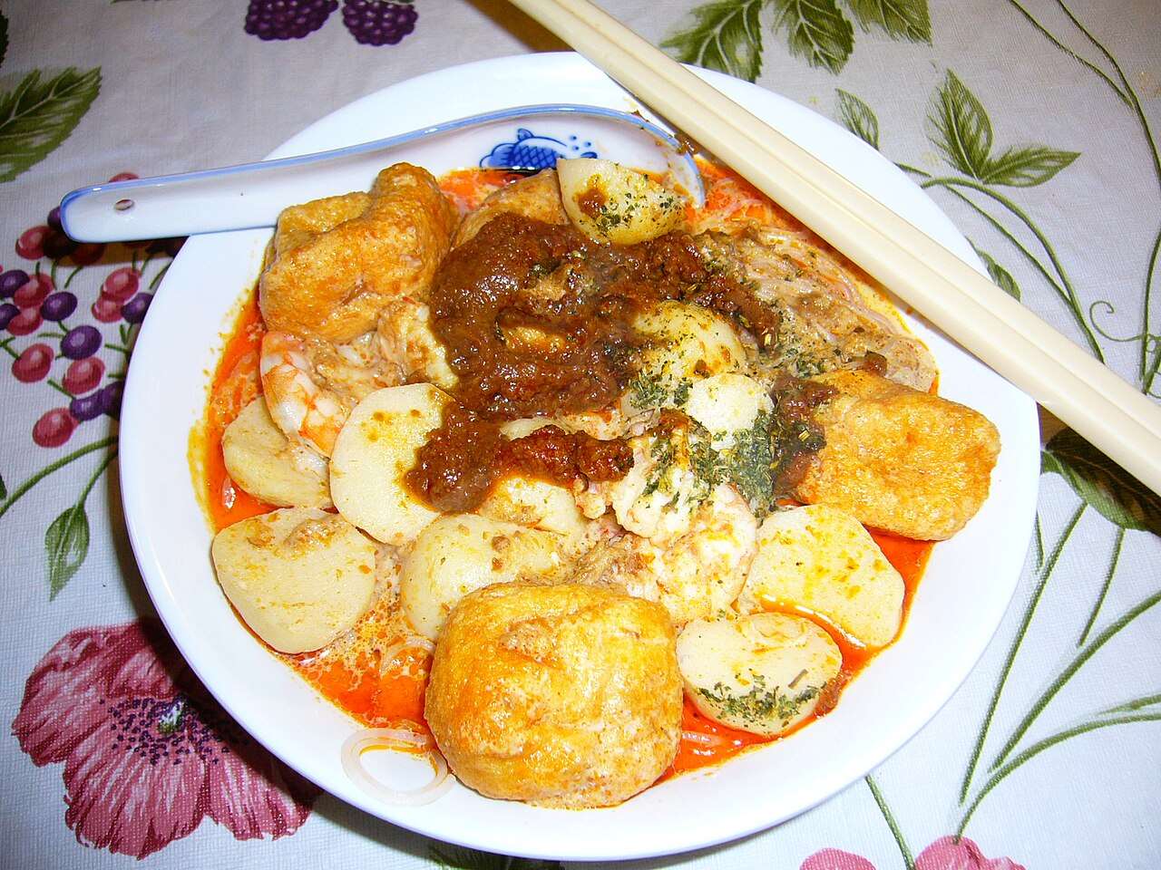 Món mì Laska rất phổ biến tại Đông Nam Á ngày nay được cho là đã từng xuất hiện trong các tài liệu sổ sách mua bán thực phẩm vào thế kỷ thứ 17 của Đài Loan (Ảnh: Wikipedia)