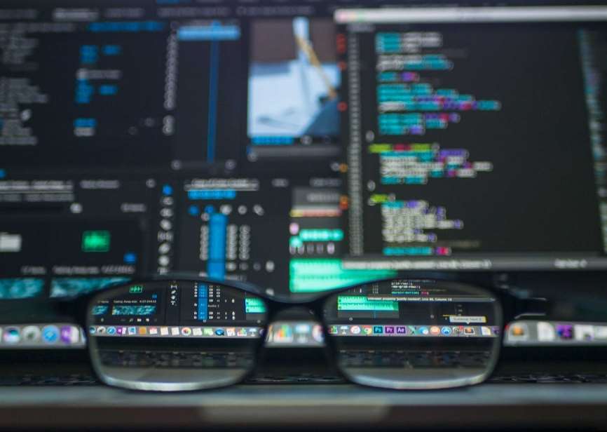 Với sự ra đời của kỷ nguyên trí tuệ nhân tạo (AI), trí tuệ nhân tạo tạo sinh (generative AI) đã trở thành một công cụ mạnh mẽ cho sự đổi mới, nhưng đồng thời cũng làm trầm trọng thêm xu hướng sử dụng các công nghệ mới nổi này cho mục đích xấu hoặc thậm chí như vũ khí gây hại. Ảnh minh họa (Thư viện hình ảnh: Pexels)