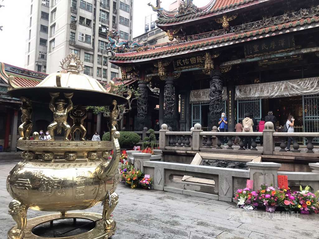 Long Sơn Tự ( Ảnh: CNA)