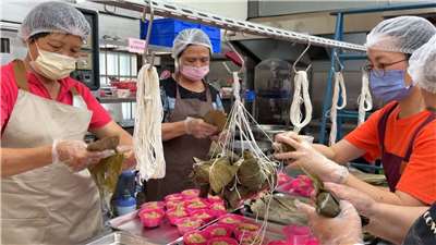 Nhu cầu bánh ú dịp Tết Đoan Ngọ bùng nổ, cung không đủ cầu.