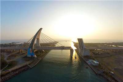Cầu vượt biển Vịnh Đại Bằng là cây cầu vượt biển dạng mở duy nhất của Đài Loan. (Ảnh: Wikipedia)