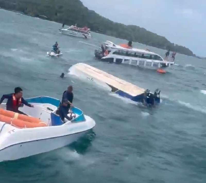 Lật tàu ca nô ngoài khơi đảo Phú Quốc, 15 du khách Ấn Độ thiệt mạng. (Ảnh:X@holinh87)