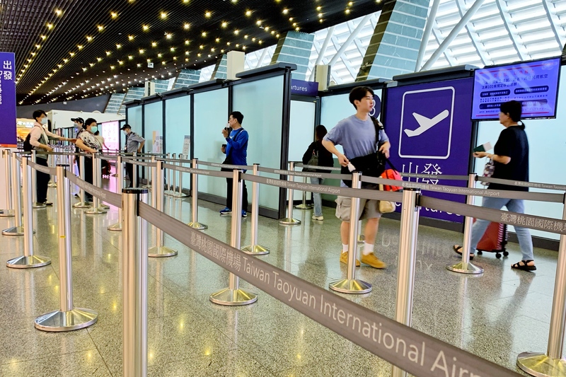 Phối hợp với cuộc Diễn tập Khả năng chống chịu đô thị (phòng không) năm 2026, Sân bay quốc tế Đào Viên sẽ triển khai diễn tập sơ tán, trú ẩn và kiểm soát giao thông từ 14 giờ 30 đến 15 giờ ngày 13/8, trong thời gian diễn tập, tốc độ truy cập dữ liệu di động sẽ giảm đáng kể, nhưng hoạt động của các chuyến bay không bị ảnh hưởng (Ảnh: CNA)