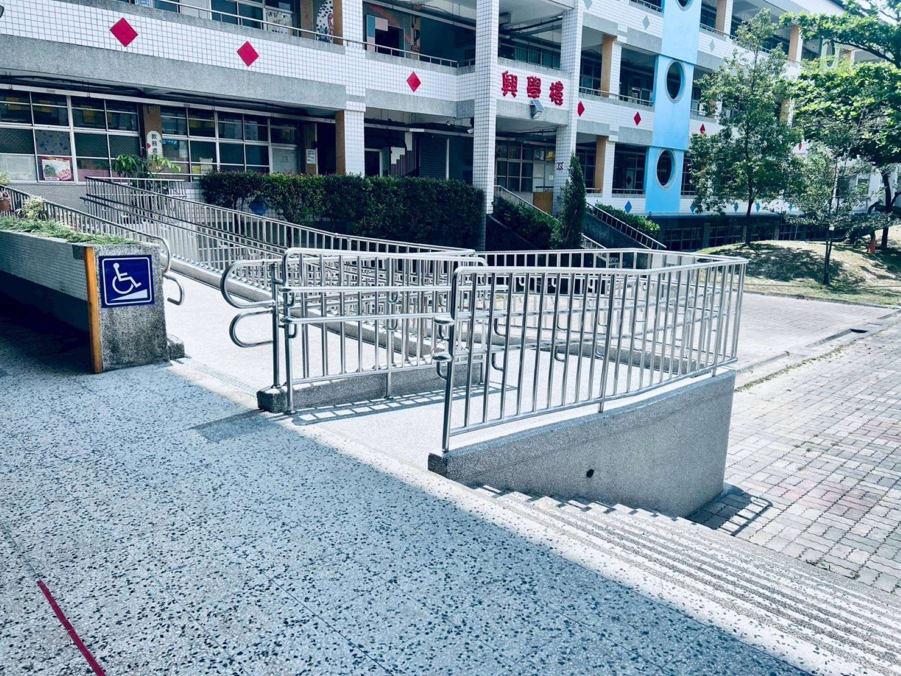 Bộ Giáo dục trợ cấp 22 huyện thị thúc đẩy “Kế hoạch cải thiện môi trường không rào cản trong trường học”, xây dựng không gian học tập thân thiện, an toàn và không trở ngại. (Ảnh: Bộ Giáo dục)