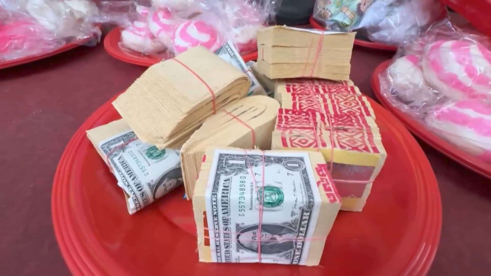 Tập tục đốt tiền vàng mã đã có truyền thống từ lâu đời tại Đài Loan. (Ảnh: Rti)