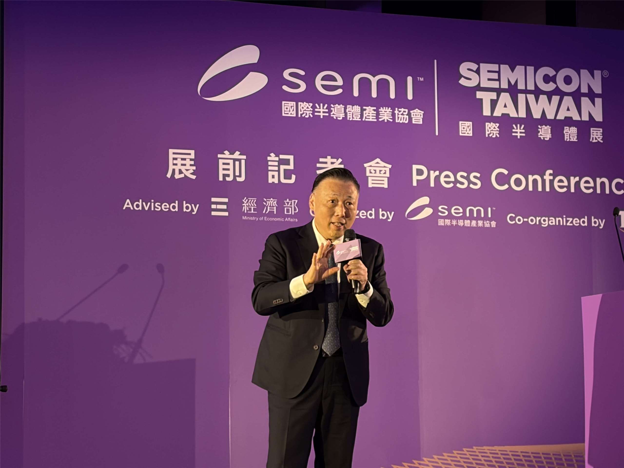 CEO ASE Tien Wu: AI tạo ra “hiệu ứng lấn át” trong thời gian ngắn, nhưng mang lại cơ hội “ngàn năm có một” (ảnh: Rti)