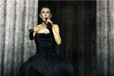 Nữ danh ca Celine Dion) tái xuất sau cuộc chiến chống lại căn bệnh hiếm gặp (Ảnh: AFP)