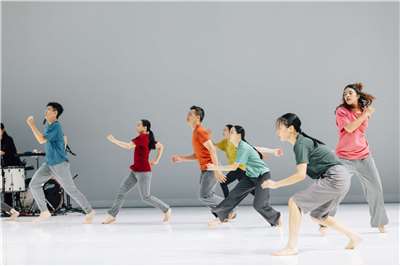 12 nghệ sĩ múa thuộc 3 thế hệ hội tụ trong “Big Dance”. (Ảnh: Trung tâm Nghệ thuật Biểu diễn Đài Bắc cung cấp)