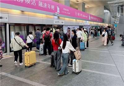 Từ ngày 21/9, Tuyến Metro Đài Bắc – Sân bay (Tuyến MRT sân bay Đào Viên) sẽ tăng thêm một chuyến tàu thường vào lúc 18 giờ 4 phút các ngày trong tuần, khởi hành từ ga A1 Taipei đến sân bay và dừng tại tất cả các ga trên tuyến. (Ảnh: Công ty Metro  Đào Viên cung cấp)