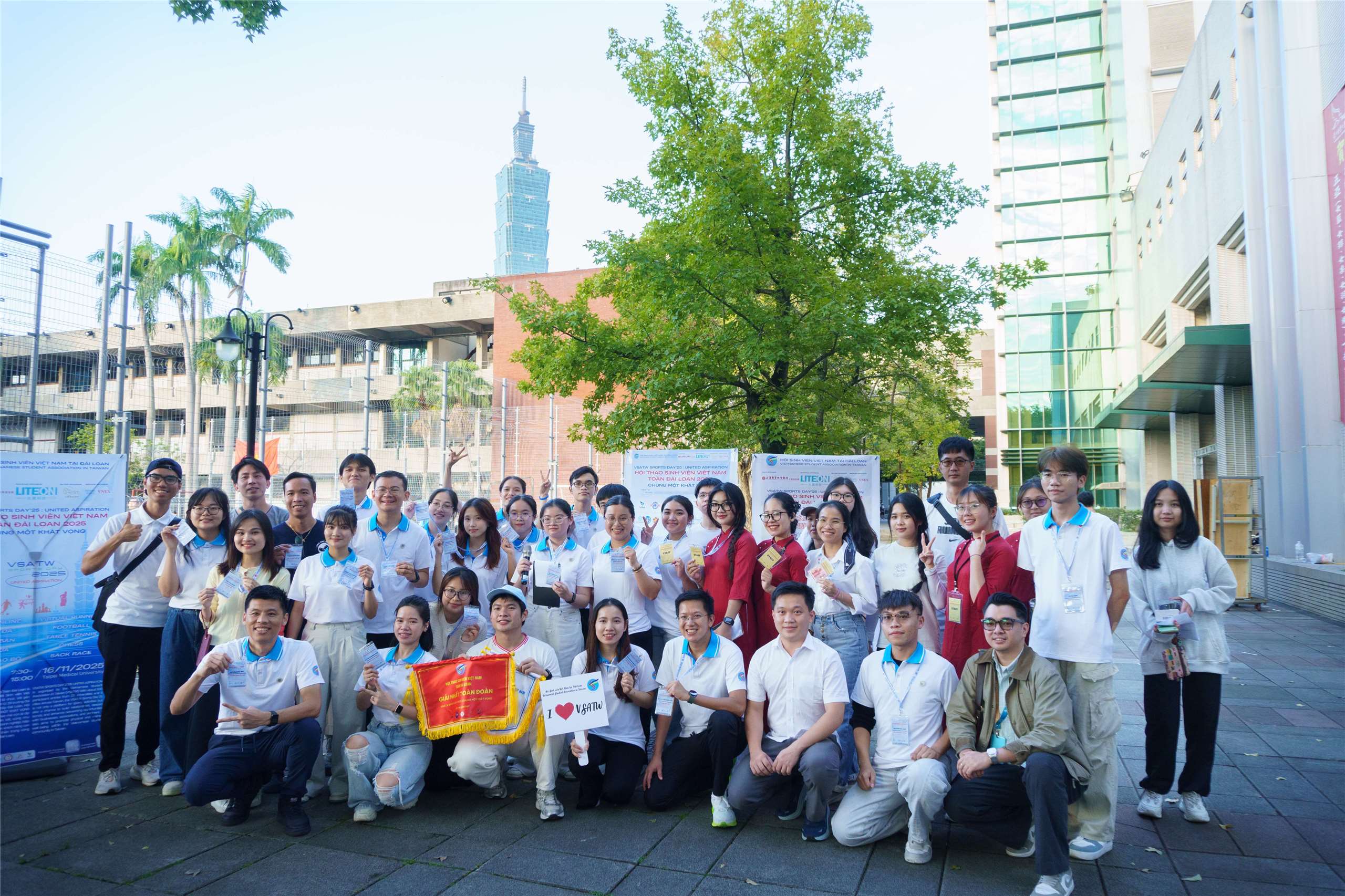 Ban tổ chức Hội thao 2025 chụp ảnh lưu niệm (ảnh: VSATW)